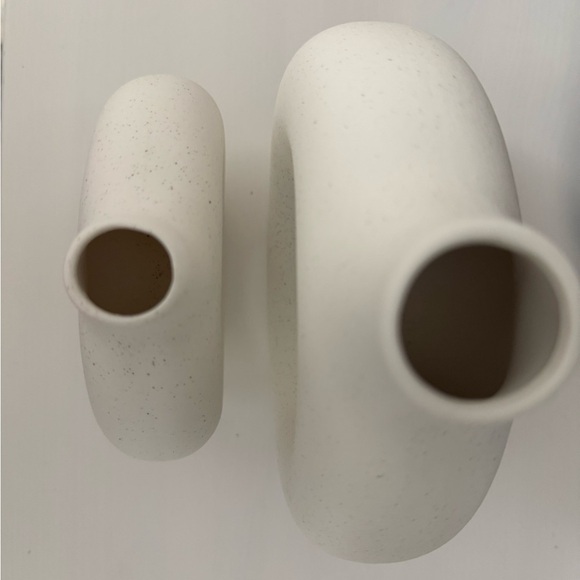 Modern White Ceramic Vases - Picture 3 of 4